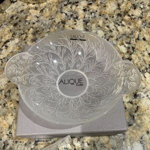 Lalique Design -2000 Crystal dish